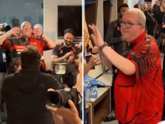 As celebrações do vestiário de Coventry foram invadidas… por Stephen Bunting?!