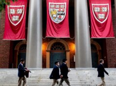 Estudantes de Harvard se revoltam com nova política de notas que chamam de ‘racista’