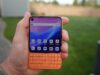 Testei um telefone Android estilo BlackBerry com teclado e é estranhamente prático em 2026