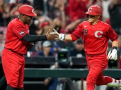 Cincinnati Reds estreia uniformes do Metropolis Join e eles são uma abominação