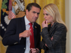 O procurador-geral interino dos EUA, Todd Blanche, chama as especulações em torno da demissão de Bondi de ‘simplesmente falsas’