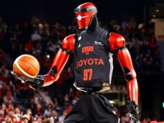 O robô CUE7 da Toyota lança arcos usando IA