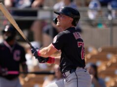 Relatório: Guardians convocando o ex-escolhedor número 1, Travis Bazzana