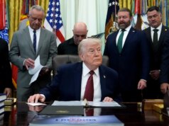 Trump assina ordem executiva orientando a FDA a revisar psicodélicos designados como medicamentos terapêuticos inovadores