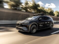 Uber recorre à Hertz para limpar, carregar e consertar seu robotáxi Lucid Motors