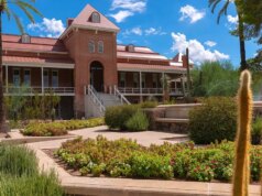 Três fraternidades universitárias na mira enquanto alegações de trote sobre bebida, queimaduras e idas ao hospital geram repressão: escola