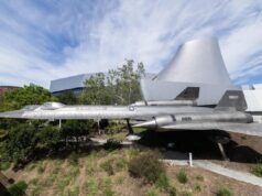 California Science Middle conclui construção de novo prédio que abriga o ônibus Endeavour