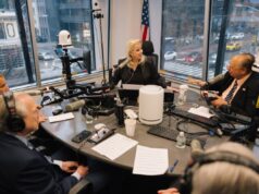 Ele period o verdadeiro senhorio do Marty Supreme. Agora ele é o rei do rádio de Nova York