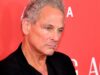 Lindsey Buckingham, ex-guitarrista do Fleetwood Mac, atacada por uma mulher em Santa Monica
