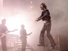 Durante o pôr do sol no Coachella, a estrela de Sombr brilha mais forte e traz à tona Billy Corgan