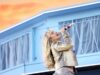 Como assistir Sabrina Carpenter, Devo e muito mais na transmissão ao vivo do Coachella Day 1