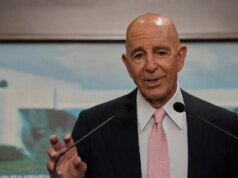 Enviado de Trump à Turquia dobra-se após reação negativa e promove política de “paz através da força”