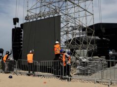 Construção de palco para present de Shakira no Brasil é retomada após morte de trabalhador