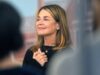 Savannah Guthrie retorna ao ‘At present’ pela primeira vez desde o desaparecimento de sua mãe