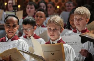 Os coros ingleses procuram proteger uma tradição musical que pouco mudou desde a Rainha Elizabeth I