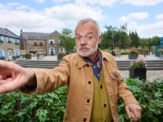 Os comentários de advertência de Graham Norton foram revelados semanas antes de The Neighborhood ser retirado do horário nobre da ITV