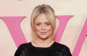 Emily Atack diz que estava “muito doente” com sepse após o nascimento do primeiro filho