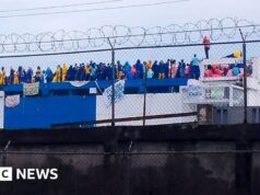 Conflitos enquanto prisioneiros venezuelanos protestam por supostos maus-tratos