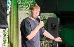 ‘Algumas coisas absolutamente mentais aconteceram’: Indignant Ginge faz uma aparição surpresa no clube de comédia de Manchester