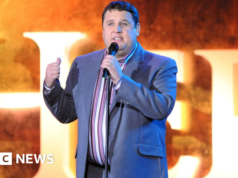 Present de Peter Kay remarcado após evacuação da area