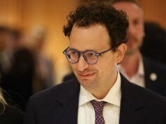 Equipes Anthropic com Goldman, Blackstone e outros em empreendimento de IA de US$ 1,5 bilhão visando empresas de propriedade de PE