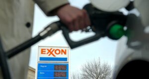 Lucros da Exxon Mobil e da Chevron caem enquanto a guerra no Irã interrompe os embarques de petróleo