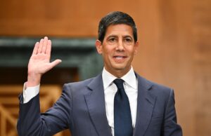 Assista: Trump irá empossar Kevin Warsh como presidente do Fed enquanto busca cortes nas taxas de juros