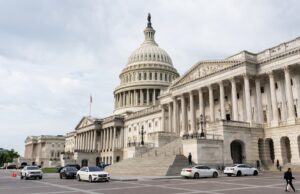 Senado avança medida para encerrar ação militar no Irã em repreensão a Trump
