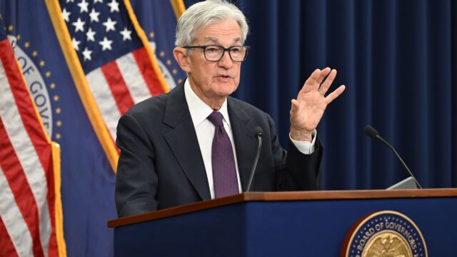 108299838-1777550019566-gettyimages-2273225084-US-WASHINGTON_DC-FEDERAL_RESERVE-INTEREST_RATE_UNCHAN.jpeg