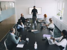 Você precisa de um diretor de IA? Veja como a tecnologia está mudando as salas de reuniões