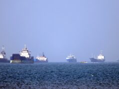 Maersk diz que navio passou pelo Estreito de Ormuz sob proteção militar dos EUA
