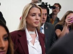 Bondi defende tratamento dos arquivos de Epstein ao painel da Câmara
