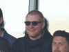 Ed Sheeran torce pelo seu amado Ipswich FC quando ele é promovido de volta à Premier League – depois de raspar a cabeça após uma batalha de saúde