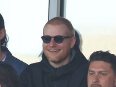 Ed Sheeran torce pelo seu amado Ipswich FC quando ele é promovido de volta à Premier League – depois de raspar a cabeça após uma batalha de saúde