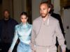 Kim Kardashian dá a mão a Lewis Hamilton pela PRIMEIRA vez em público enquanto ela veste um espartilho attractive para um encontro