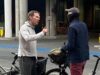 Benedict Cumberbatch discute na rua com o ciclista ‘vigilante’ que disse ter ultrapassado o sinal vermelho em uma bicicleta elétrica de £ 5.200