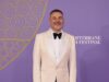 Por dentro da vida muito solitária de David Walliams: abandonado pelos editores, acusado de assédio, preso em casa… e agora desesperado por amor. Amigos revelam sua existência isolada e mudança de namoro