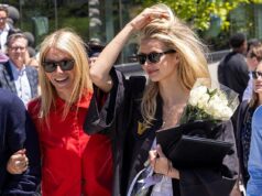 Apple Martin reúne a mãe Gwyneth Paltrow e o pai Chris Martin enquanto ela se forma na prestigiada Universidade Vanderbilt