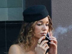 Pip Edwards e Indy Clinton juntam-se ao Who’s Who da TV, moda e influência no elegante almoço do Dia das Mães – enquanto Bella Varelis sai furtivamente para fumar um cigarro depois que seus textos malucos vazaram