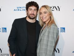 A estrela de American Pie, Jason Biggs, se separa da esposa Jenny Mollen após quase 20 anos de casamento