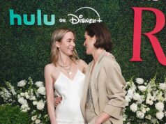 Emily Blunt compartilha um momento doce com sua irmã agente literária Felicity enquanto ela empresta seu apoio de primeira linha para a estreia da segunda temporada de Rivals em Nova York
