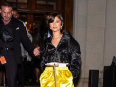 Zendaya chama a atenção com dois seems to be de pernas compridas enquanto participa do desfile da Louis Vuitton Cruise em Nova York antes do grande marco com Tom Holland