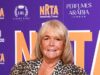 Linda Robson, 68, revela que quase morreu após passar por uma grande cirurgia no pâncreas e ficou ‘petrificada’ enquanto passava 10 dias na terapia intensiva