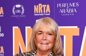 Linda Robson, 68, revela que quase morreu após passar por uma grande cirurgia no pâncreas e ficou ‘petrificada’ enquanto passava 10 dias na terapia intensiva