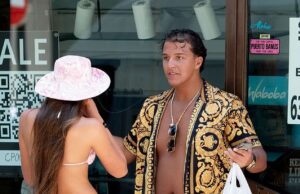 Os recém-casados Venezuela Fury, 16, e Noah Value, 19, parecem tensos ao sair em conjuntos extravagantes da Versace durante a lua de mel de £ 30 mil em Marbella