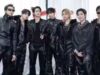 BTS cumprimenta 50 mil fãs na varanda do palácio no México