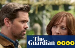 Crítica de Miss You, Love You – âncoras de Allison Janney afetando o drama de luto da velha escola