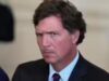 Tucker Carlson diz que Trump usa um ‘feitiço’ para tornar as pessoas ao seu redor mais complacentes