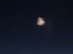 Residentes de BC ficam perplexos quando uma forma estranha flutua no céu noturno