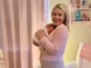 A secretária de imprensa da Casa Branca, Karoline Leavitt, anuncia o nascimento de sua filha Viviana